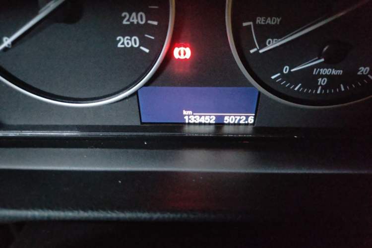Used BMW 3 Series GT 2016 320i Fashion Model Odometer Close Up