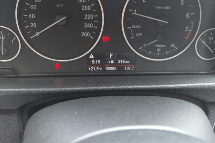 Used BMW 3 Series GT 2016 320i Fashion Model Odometer Close Up