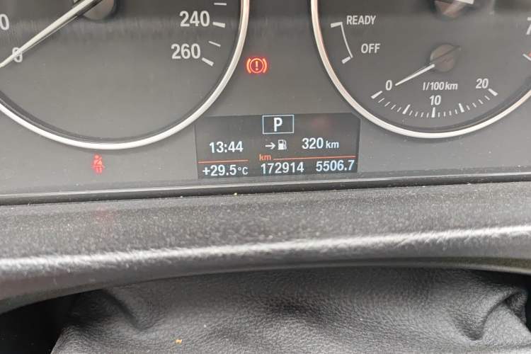 Used BMW 3 Series GT 2016 320i Fashion Model Odometer Close Up