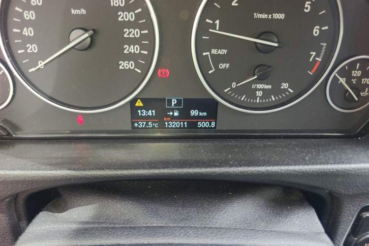 Used BMW 3 Series GT 2016 320i Fashion Model Odometer Close Up
