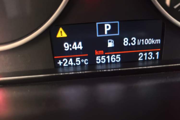Used BMW 3 Series GT 2016 320i Fashion Model Odometer Close Up