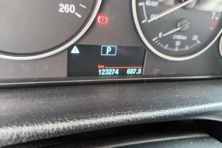Used BMW 3 Series GT 2016 320i Fashion Model Odometer Close Up