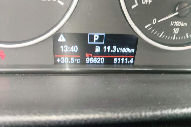 Used BMW 3 Series GT 2016 320i Fashion Model Odometer Close Up
