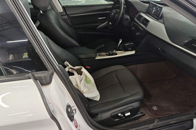 Used BMW 3 Series GT 2016 320i Fashion Model Right Front Seat