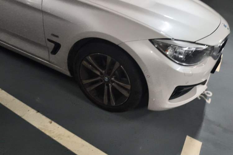 Used BMW 3 Series GT 2016 328i Design Package Model Right Front Wheel Hub