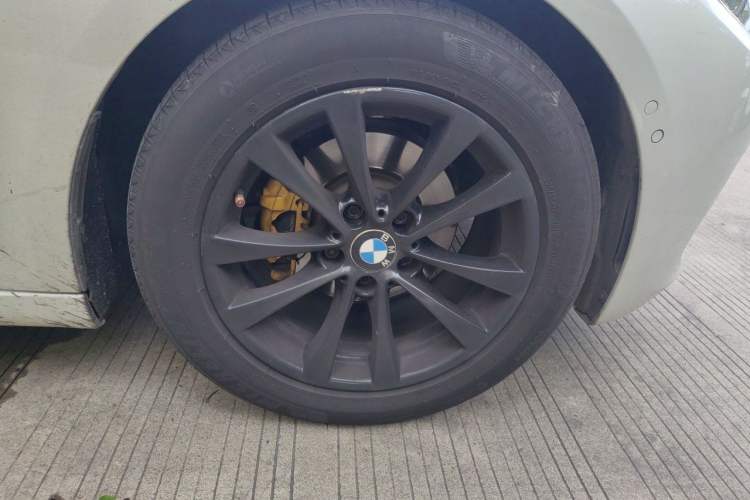 Used BMW 3 Series GT 2016 320i Fashion Model Right Front Wheel Hub