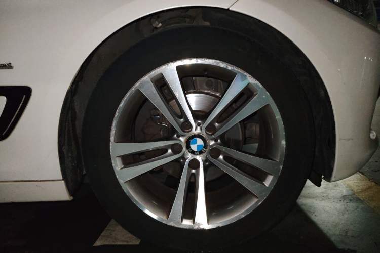 Used BMW 3 Series GT 2016 320i Design Package Edition Right Front Wheel Hub