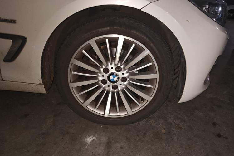 Used BMW 3 Series GT 2016 320i Design Package Edition Right Front Wheel Hub