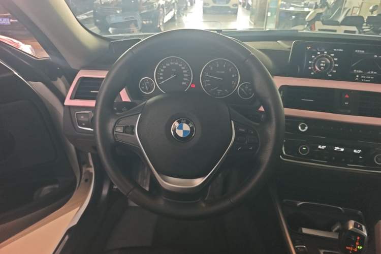 Used BMW 3 Series GT 2016 320i Fashion Model Steering Wheel
