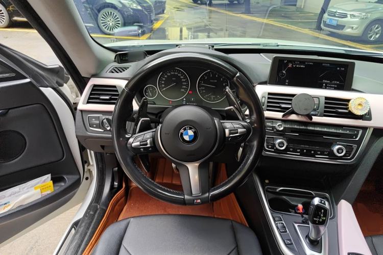 Used BMW 3 Series GT 2016 320i Fashion Model Steering Wheel