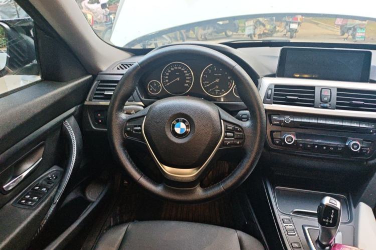 Used BMW 3 Series GT 2016 320i Fashion Model Steering Wheel