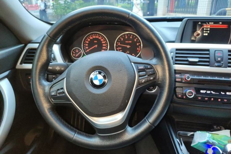 Used BMW 3 Series GT 2016 320i Fashion Model Steering Wheel