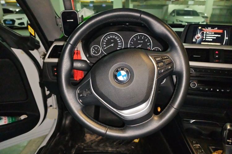 Used BMW 3 Series GT 2016 320i Fashion Model Steering Wheel