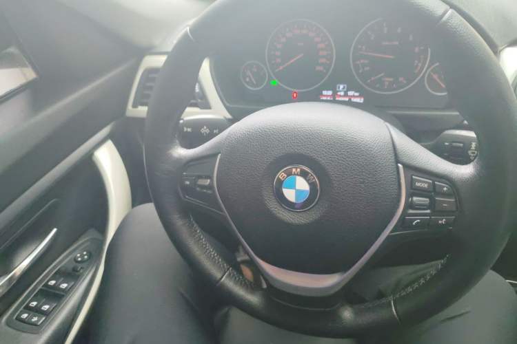 Used BMW 3 Series GT 2016 320i Fashion Model Steering Wheel