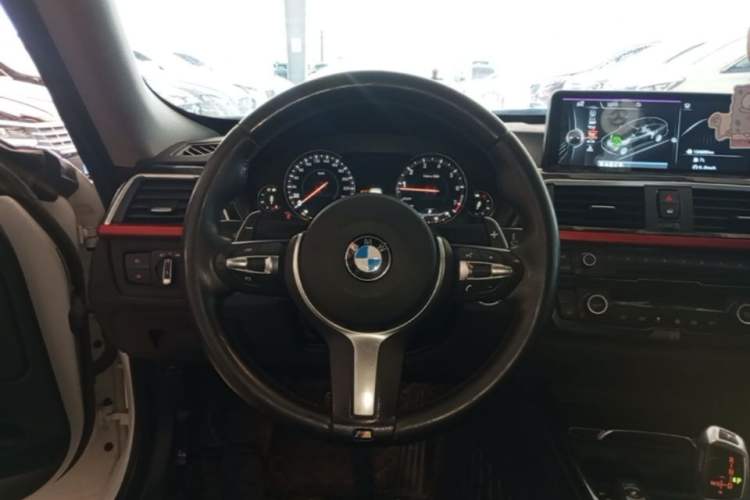 Used BMW 3 Series GT 2016 320i Fashion Model Steering Wheel