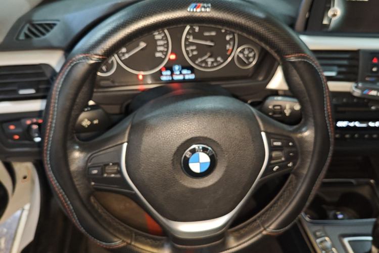 Used BMW 3 Series GT 2016 320i Fashion Model Steering Wheel