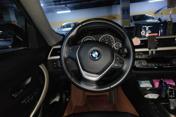 Used BMW 3 Series GT 2016 320i Fashion Model Steering Wheel