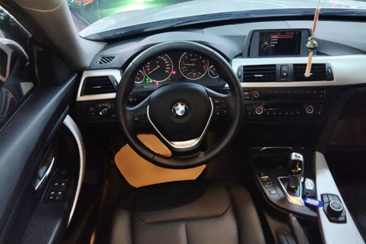 Used BMW 3 Series GT 2016 320i Fashion Model Steering Wheel