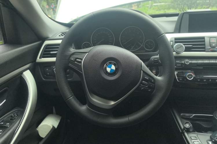 Used BMW 3 Series GT 2016 320i Fashion Model Steering Wheel