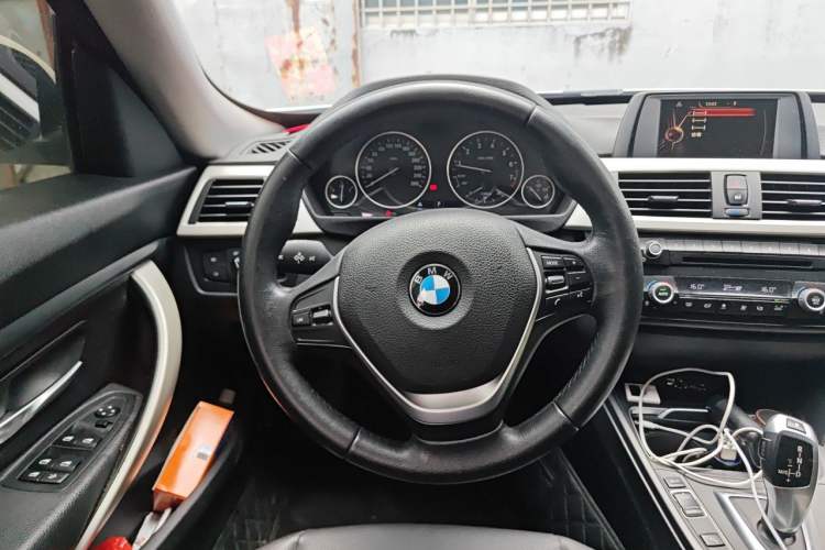 Used BMW 3 Series GT 2016 320i Fashion Model Steering Wheel