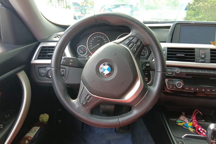 Used BMW 3 Series GT 2016 320i Fashion Model Steering Wheel