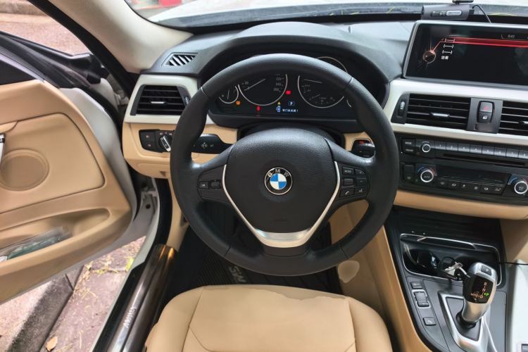 Used BMW 3 Series GT 2016 320i Fashion Model Steering Wheel