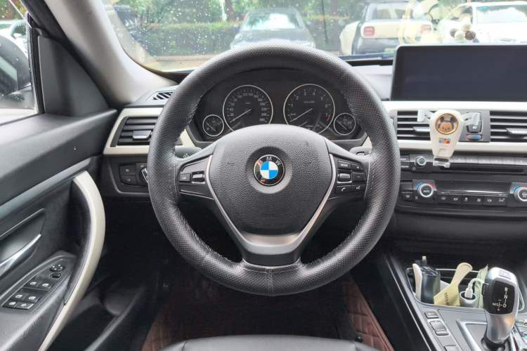 Used BMW 3 Series GT 2016 320i Fashion Model Steering Wheel