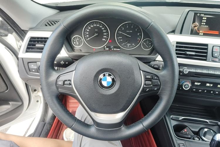 Used BMW 3 Series GT 2016 320i Fashion Model Steering Wheel
