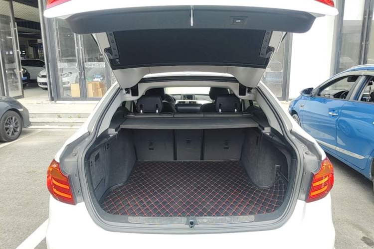 Used BMW 3 Series GT 2016 320i Fashion Model Trunk