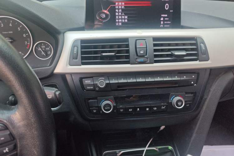 Used BMW 3 Series GT 2016 320i Fashion Model Audio And AC Panel