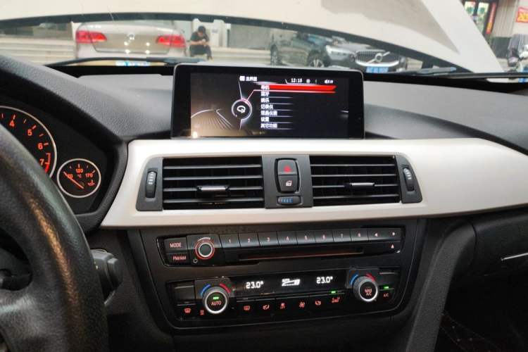 Used BMW 3 Series GT 2016 320i Fashion Model Audio And AC Panel