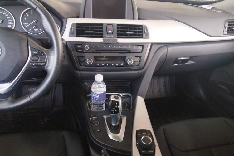 Used BMW 3 Series GT 2016 320i Fashion Model Audio And AC Panel