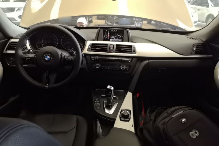 Used BMW 3 Series GT 2016 320i Fashion Model Center Console