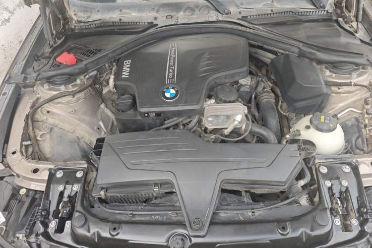 Used BMW 3 Series GT 2016 320i Fashion Model Engine Bay