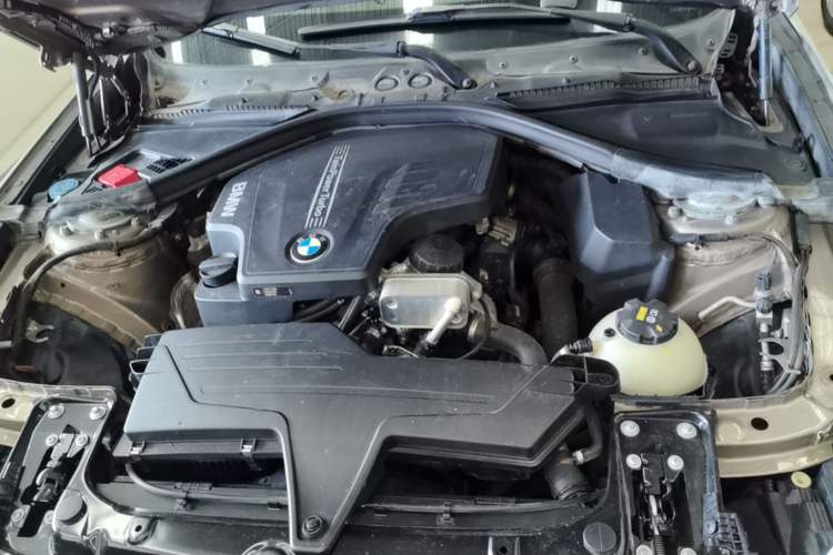 Used BMW 3 Series GT 2016 320i Fashion Model Engine Bay
