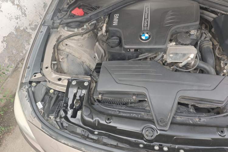 Used BMW 3 Series GT 2016 320i Fashion Model Engine Bay Right