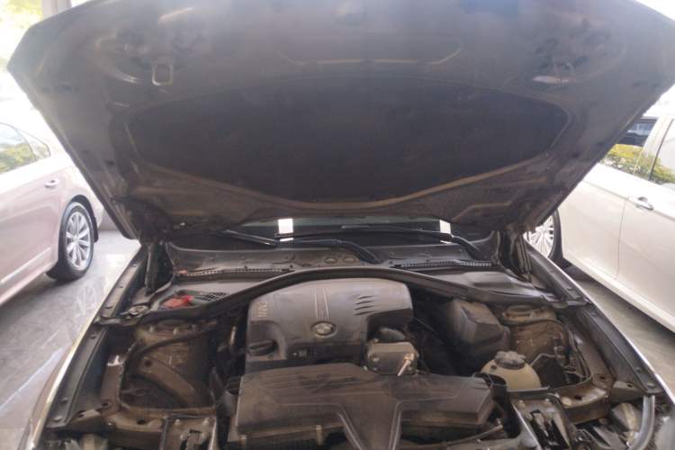 Used BMW 3 Series GT 2016 320i Fashion Model Engine Bay