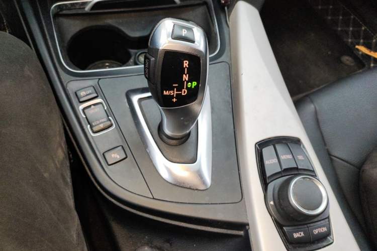 Used BMW 3 Series GT 2016 320i Fashion Model Gear Lever