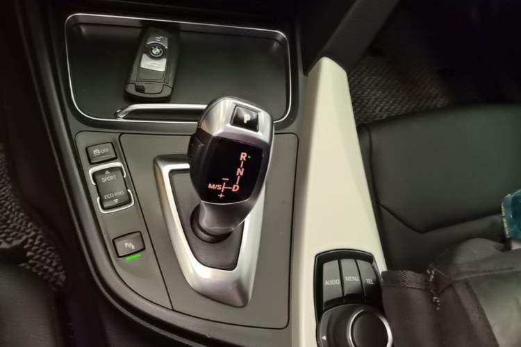 Used BMW 3 Series GT 2016 320i Fashion Model Gear Lever