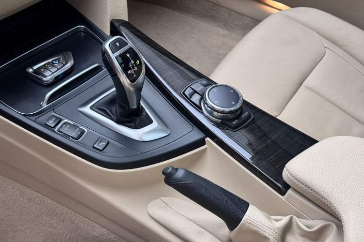 Used BMW 3 Series GT 2016 328i Design Package Model Gear Lever