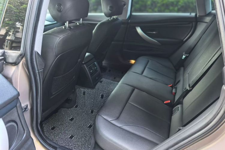 Used BMW 3 Series GT 2016 320i Fashion Model Interior 3