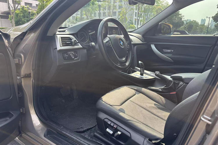 Used BMW 3 Series GT 2016 320i Fashion Model Interior 3