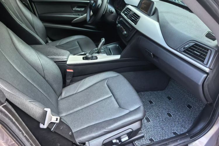 Used BMW 3 Series GT 2016 320i Fashion Model Interior 4