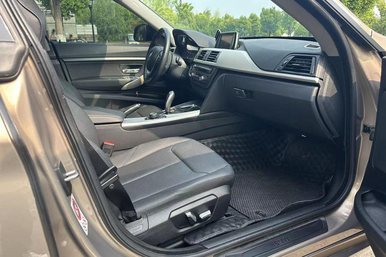 Used BMW 3 Series GT 2016 320i Fashion Model Interior 4