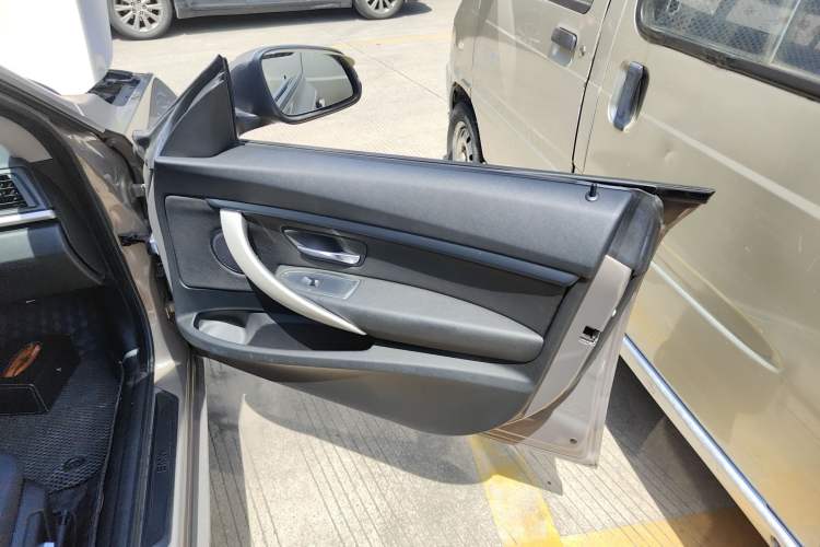 Used BMW 3 Series GT 2016 320i Fashion Model Interior 5