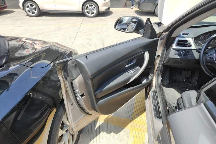 Used BMW 3 Series GT 2016 320i Fashion Model Interior 7