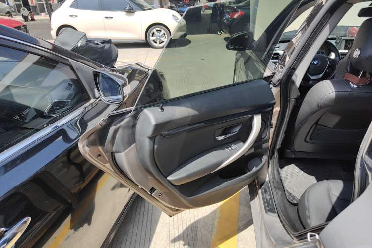 Used BMW 3 Series GT 2016 320i Fashion Model Interior 8