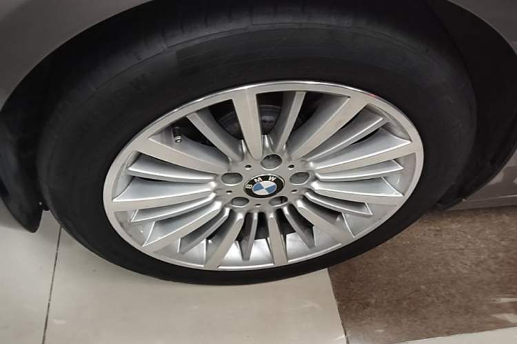 Used BMW 3 Series GT 2016 328i Design Package Model Left Front Wheel Hub
