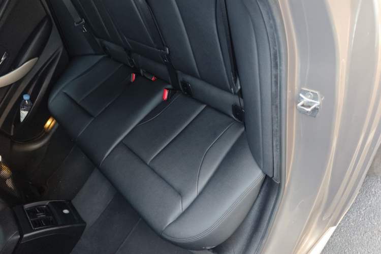 Used BMW 3 Series GT 2016 320i Fashion Model Left Rear Seat