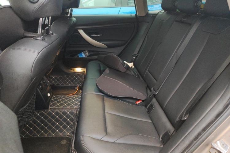 Used BMW 3 Series GT 2016 320i Fashion Model Left Rear Seat